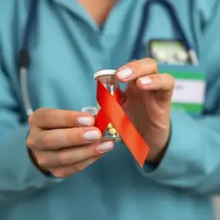 Brasil passa a produzir principal remédio para HIV do SUS