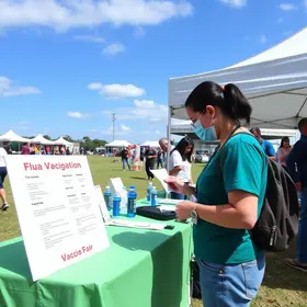 Longe da meta, Saúde monta estande no AgroFestival para vacinar cuiabanos contra a gripe